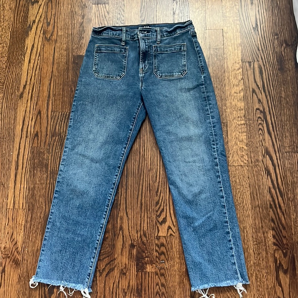 Medium blue wash, regular cherry straight leg, fits 26-25, slightly shorter legs